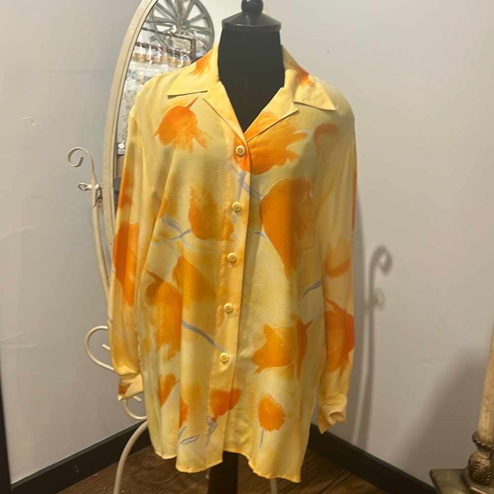ESCADA - Beautiful and Elegant Silk Blouse